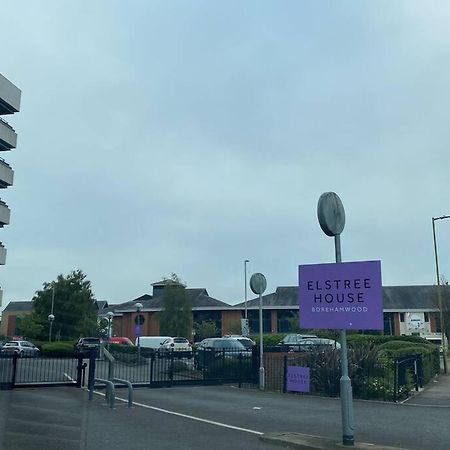 Luxury 1 Bedroom Apartment With Netflix & Parking Borehamwood Exteriér fotografie