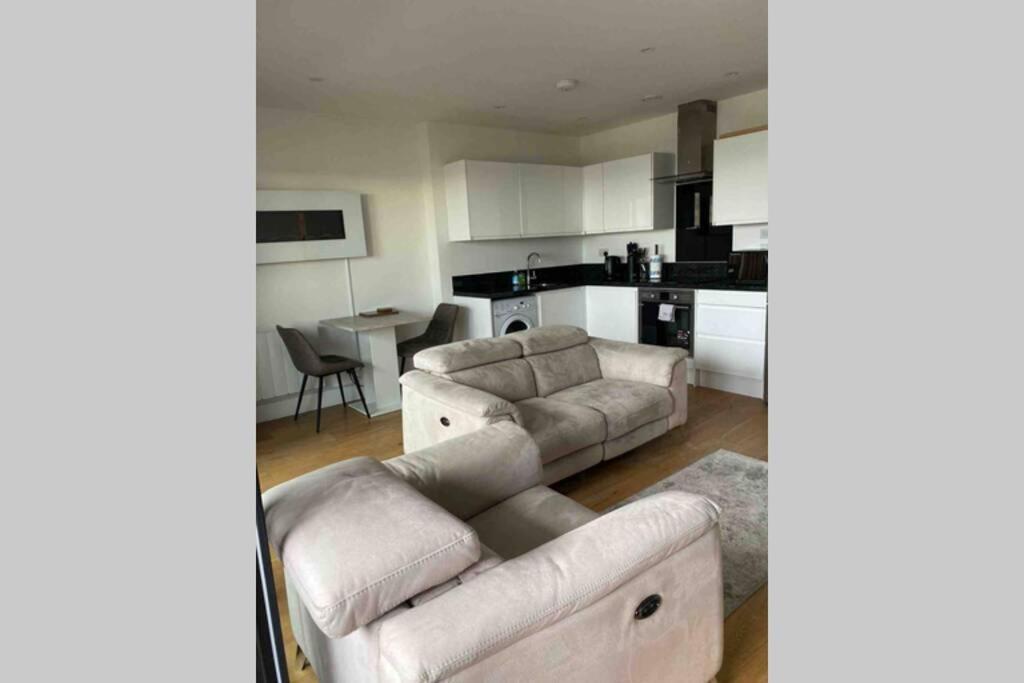 Luxury 1 Bedroom Apartment With Netflix & Parking Borehamwood Exteriér fotografie