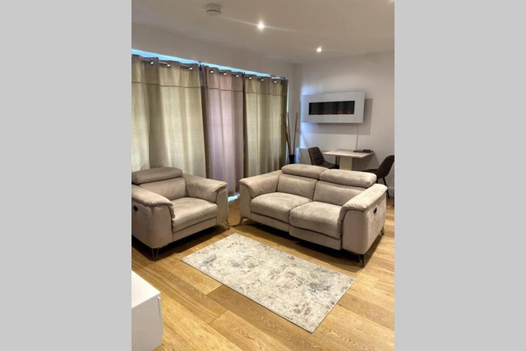 Luxury 1 Bedroom Apartment With Netflix & Parking Borehamwood Exteriér fotografie