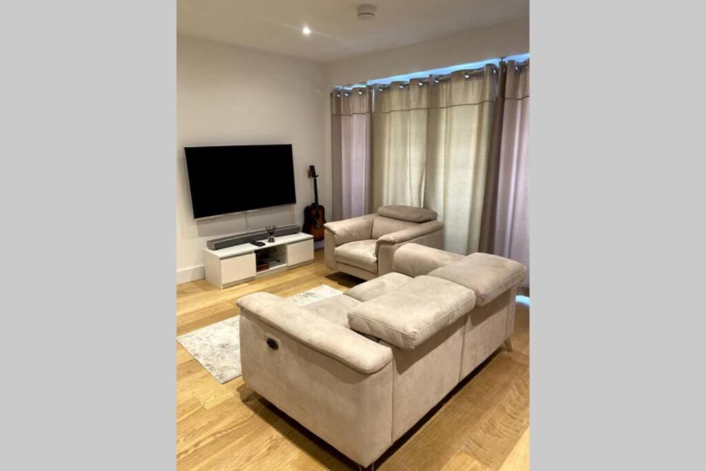 Luxury 1 Bedroom Apartment With Netflix & Parking Borehamwood Exteriér fotografie
